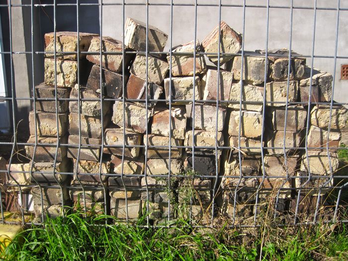 Bricks on a construction site © Planet Ark